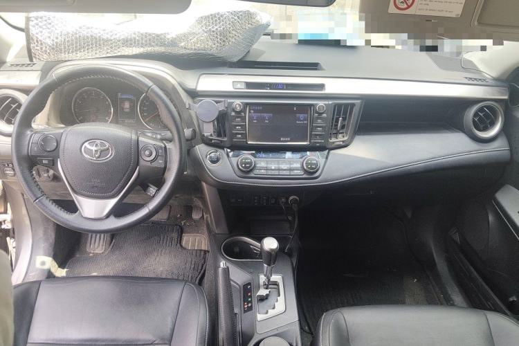Used Toyota RAV4 2016 2.0L CVT Two-Wheel Drive Smart Edition China V Standard Center Console