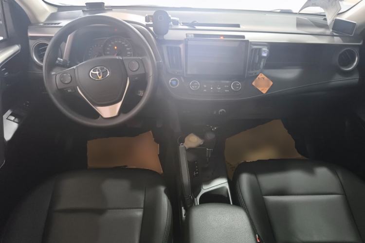 Used Toyota RAV4 2016 2.0L CVT Two-Wheel Drive Fashion Edition China V Standard Center Console