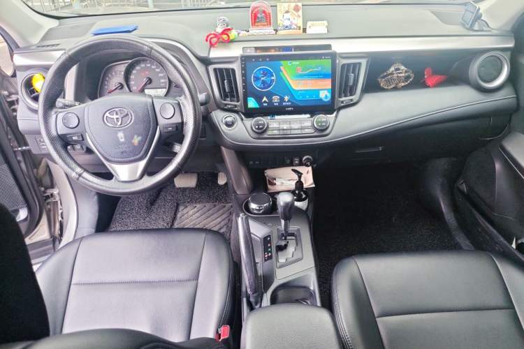 Used Toyota RAV4 2016 2.0L CVT Two-Wheel Drive Fashion Edition China V Standard Center Console