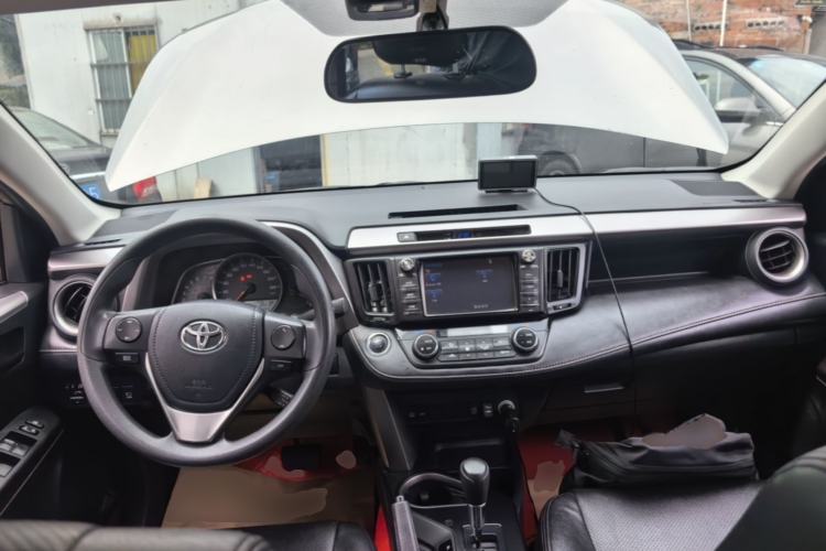 Used Toyota RAV4 2016 2.0L CVT Two-Wheel Drive Fashion Edition China V Standard Center Console