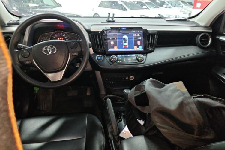 Used Toyota RAV4 2016 2.0L CVT Two-Wheel Drive Fashion Edition China V Standard Center Console
