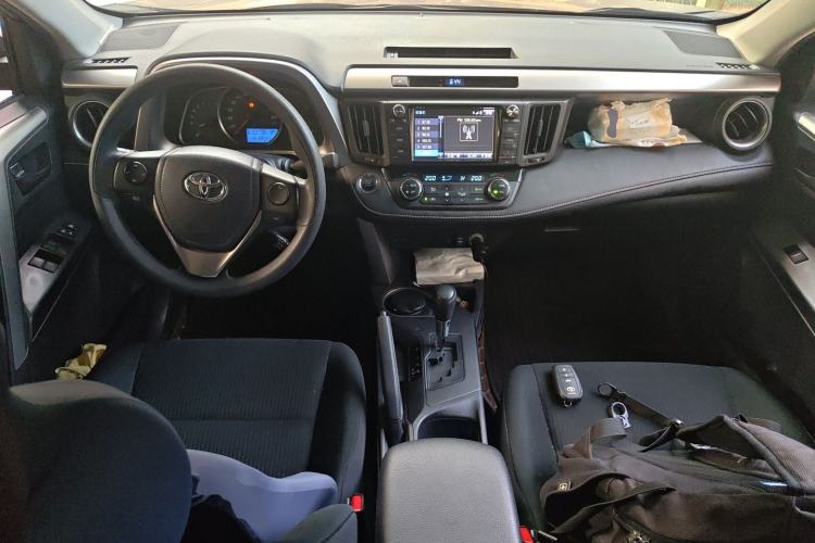 Used Toyota RAV4 2016 2.0L CVT Two-Wheel Drive Fashion Edition China V Standard Center Console