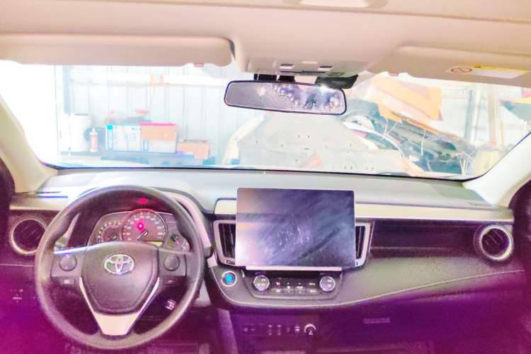 Used Toyota RAV4 2016 2.0L CVT Two-Wheel Drive Comfort Edition China V Standard Center Console
