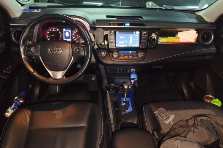 Used Toyota RAV4 2016 2.0L CVT Two-Wheel Drive Smart Edition China V Standard Center Console
