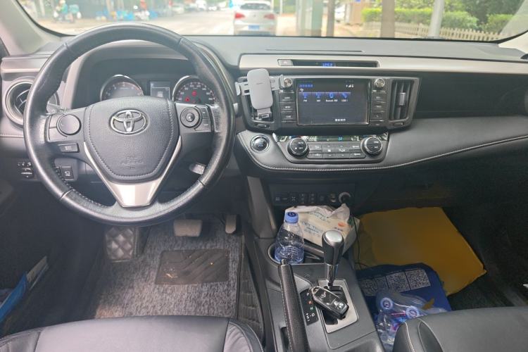 Used Toyota RAV4 2016 2.5L Automatic 4x4 Elite Edition Center Console