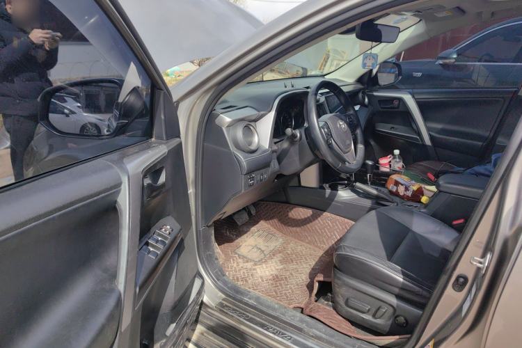Used Toyota RAV4 2016 2.5L Automatic 4x4 Elite Edition Driver Seat