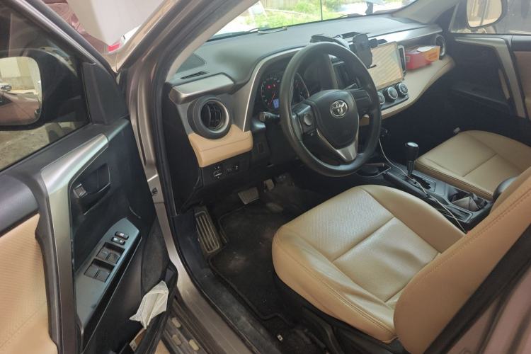 Used Toyota RAV4 2016 2.0L CVT Two-Wheel Drive Urban Edition China V Standard Driver Seat