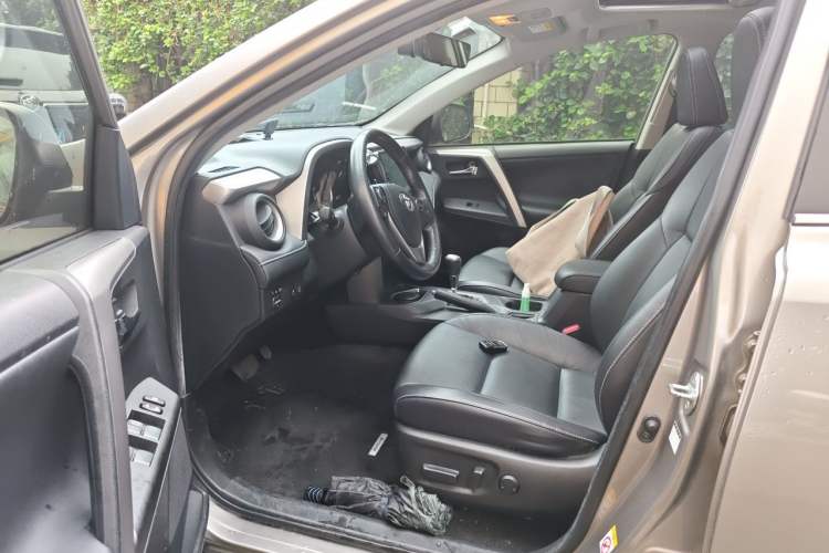 Used Toyota RAV4 2016 2.0L CVT Two-Wheel Drive Smart Edition China V Standard Driver Seat
