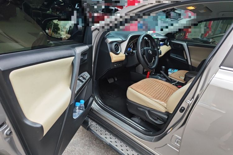 Used Toyota RAV4 2016 2.0L CVT Two-Wheel Drive Urban Edition China V Standard Driver Seat
