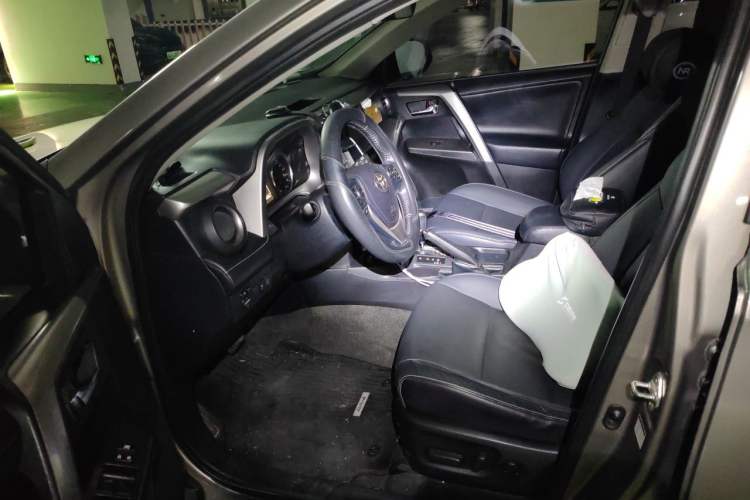 Used Toyota RAV4 2016 2.0L CVT Two-Wheel Drive Smart Edition China V Standard Driver Seat