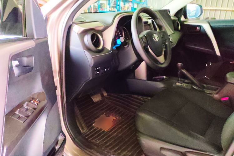 Used Toyota RAV4 2016 2.0L CVT Two-Wheel Drive Comfort Edition China V Standard Driver Seat
