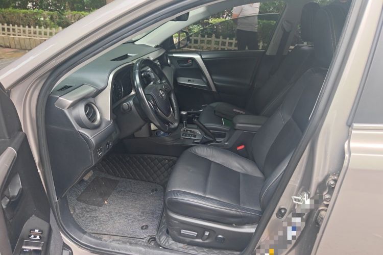 Used Toyota RAV4 2016 2.5L Automatic 4x4 Elite Edition Driver Seat