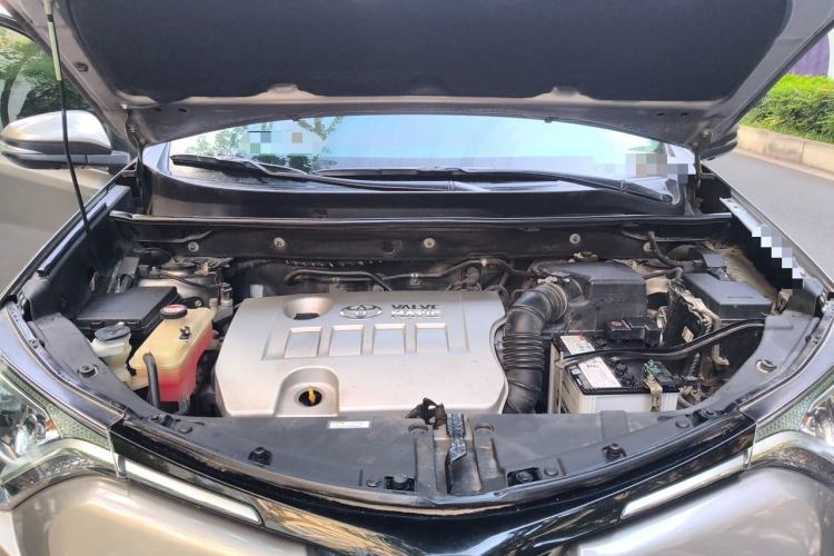 Used Toyota RAV4 2016 2.0L CVT Two-Wheel Drive Fashion Edition China V Standard Engine Bay
