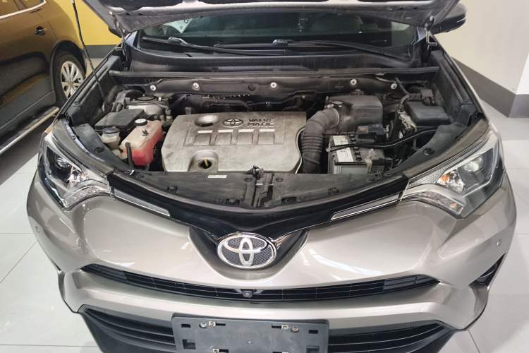 Used Toyota RAV4 2016 2.0L CVT Two-Wheel Drive Fashion Edition China V Standard Engine Bay