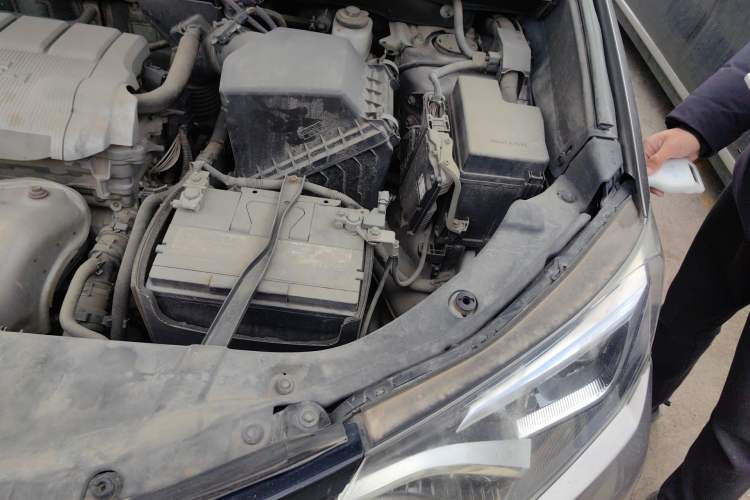 Used Toyota RAV4 2016 2.5L Automatic 4x4 Elite Edition Engine Bay Left