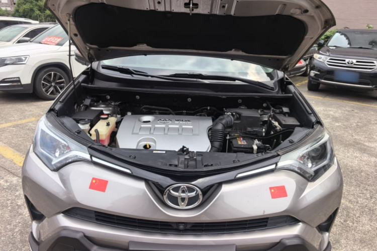 Used Toyota RAV4 2016 2.0L CVT Two-Wheel Drive Fashion Edition China V Standard Engine Bay