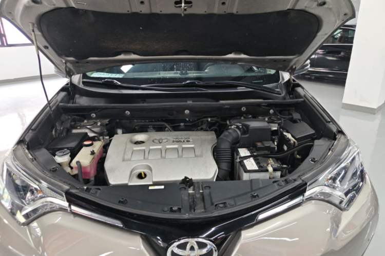 Used Toyota RAV4 2016 2.0L CVT Two-Wheel Drive Fashion Edition China V Standard Engine Bay