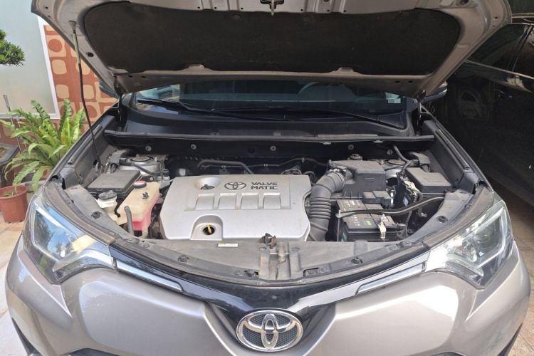 Used Toyota RAV4 2016 2.0L CVT Two-Wheel Drive Fashion Edition China V Standard Engine Bay