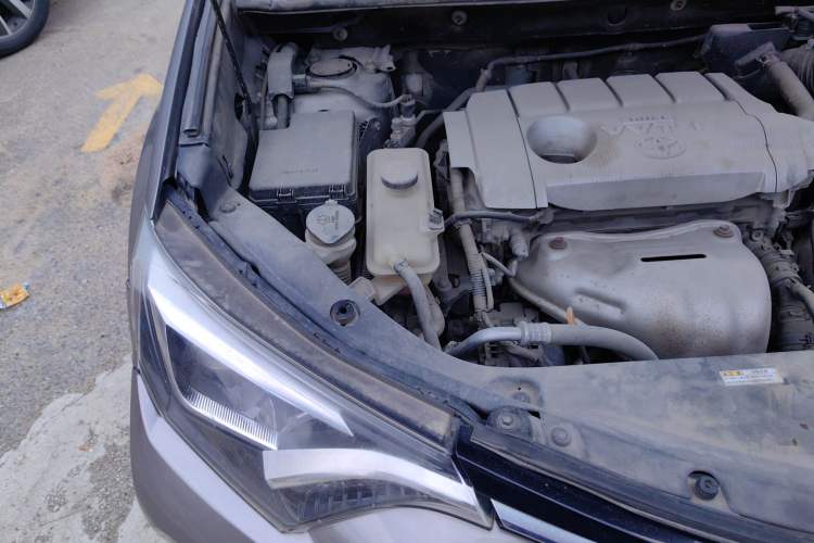 Used Toyota RAV4 2016 2.5L Automatic 4x4 Elite Edition Engine Bay Right