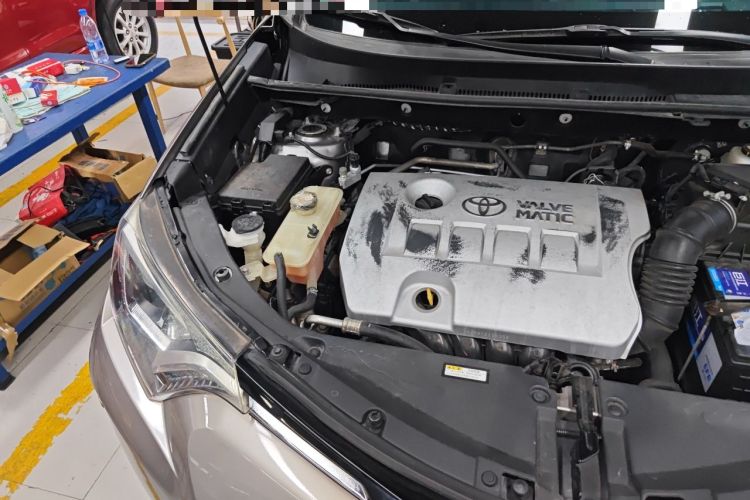 Used Toyota RAV4 2016 2.0L CVT Two-Wheel Drive Urban Edition China V Standard Engine Bay Right