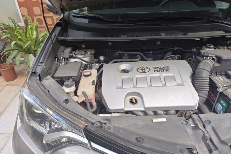 Used Toyota RAV4 2016 2.0L CVT Two-Wheel Drive Fashion Edition China V Standard Engine Bay Right