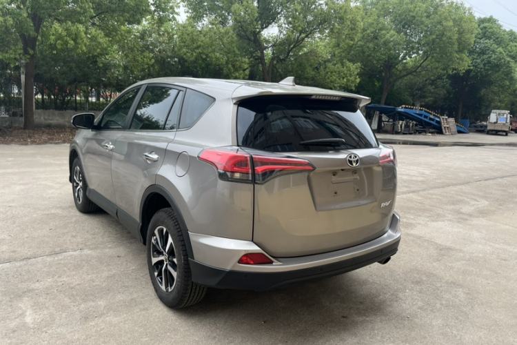 Used Toyota RAV4 2016 2.0L CVT Two-Wheel Drive Fashion Edition China V Standard Exterior 10