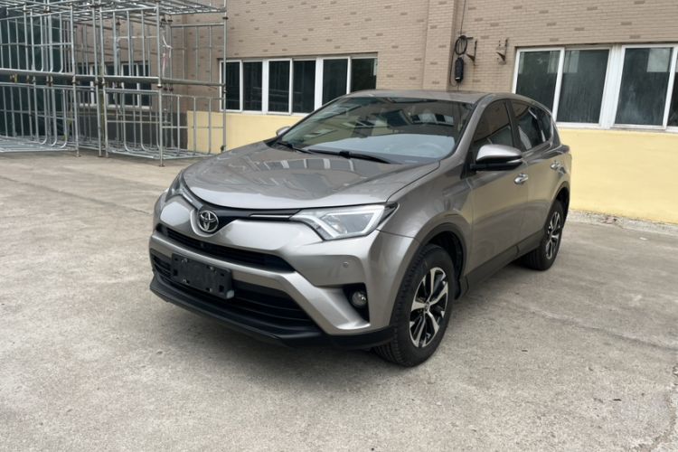 Used Toyota RAV4 2016 2.0L CVT Two-Wheel Drive Fashion Edition China V Standard Exterior 2