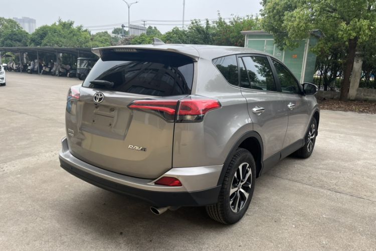 Used Toyota RAV4 2016 2.0L CVT Two-Wheel Drive Fashion Edition China V Standard Exterior 7