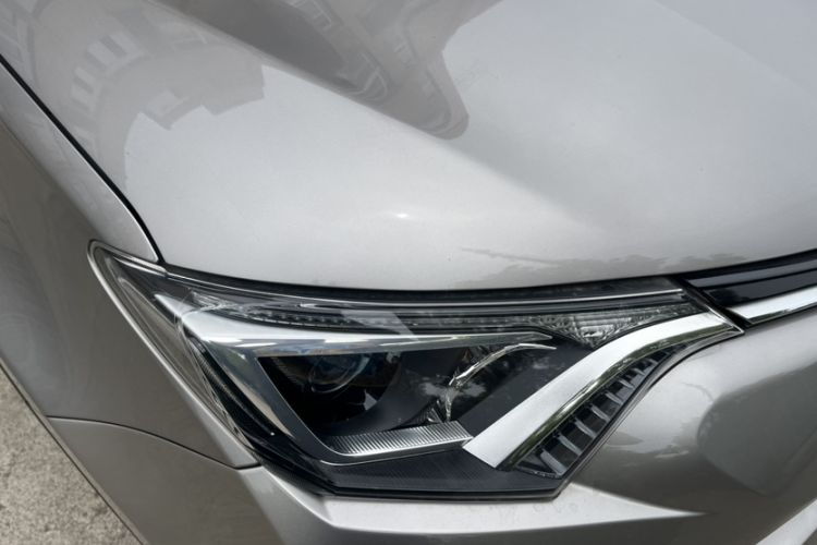 Used Toyota RAV4 2016 2.0L CVT Two-Wheel Drive Fashion Edition China V Standard Exterior 8