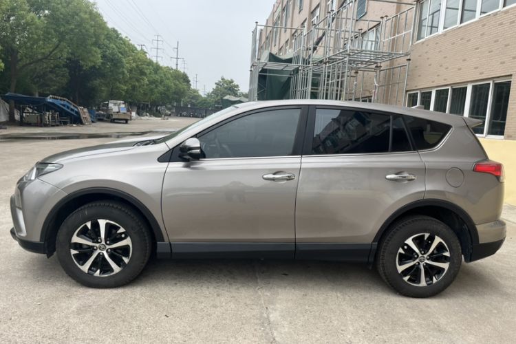 Used Toyota RAV4 2016 2.0L CVT Two-Wheel Drive Fashion Edition China V Standard Exterior 9