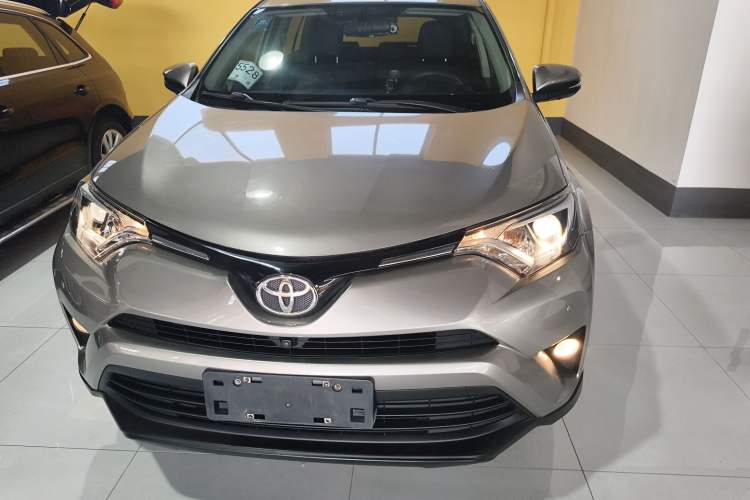 Used Toyota RAV4 2016 2.0L CVT Two-Wheel Drive Fashion Edition China V Standard Front