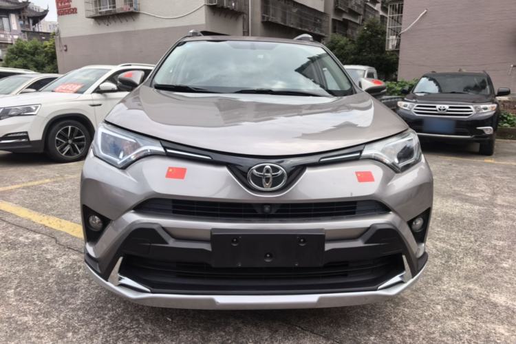 Used Toyota RAV4 2016 2.0L CVT Two-Wheel Drive Fashion Edition China V Standard Front