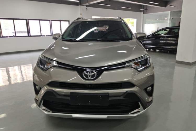Used Toyota RAV4 2016 2.0L CVT Two-Wheel Drive Fashion Edition China V Standard Front
