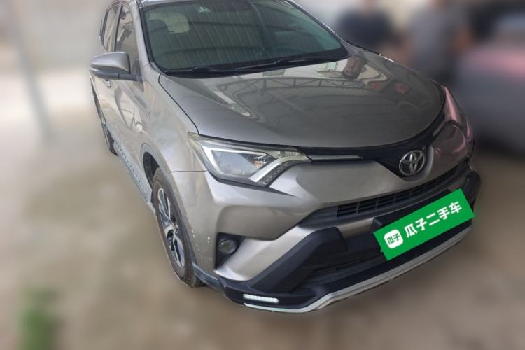 Used Toyota RAV4 2016 2.0L CVT Two-Wheel Drive Urban Edition China V Standard Front Right 45 Deg