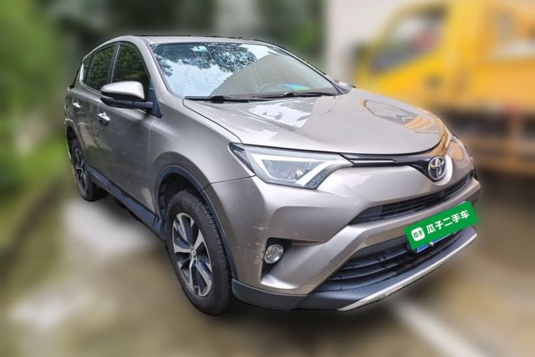 Used Toyota RAV4 2016 2.0L CVT Two-Wheel Drive Smart Edition China V Standard Front Right 45 Deg