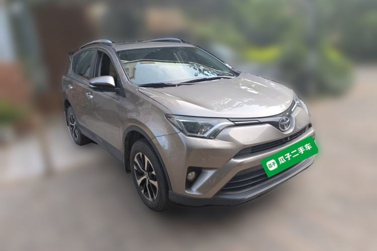 Used Toyota RAV4 2016 2.0L CVT Two-Wheel Drive Fashion Edition China V Standard Front Right 45 Deg