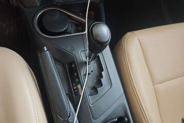 Used Toyota RAV4 2016 2.0L CVT Two-Wheel Drive Urban Edition China V Standard Gear Lever