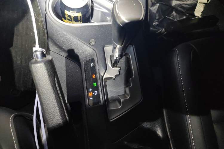 Used Toyota RAV4 2016 2.0L CVT Two-Wheel Drive Smart Edition China V Standard Gear Lever