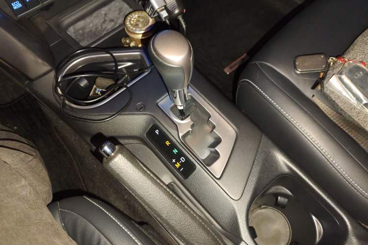 Used Toyota RAV4 2016 2.0L CVT Two-Wheel Drive Smart Edition China V Standard Gear Lever