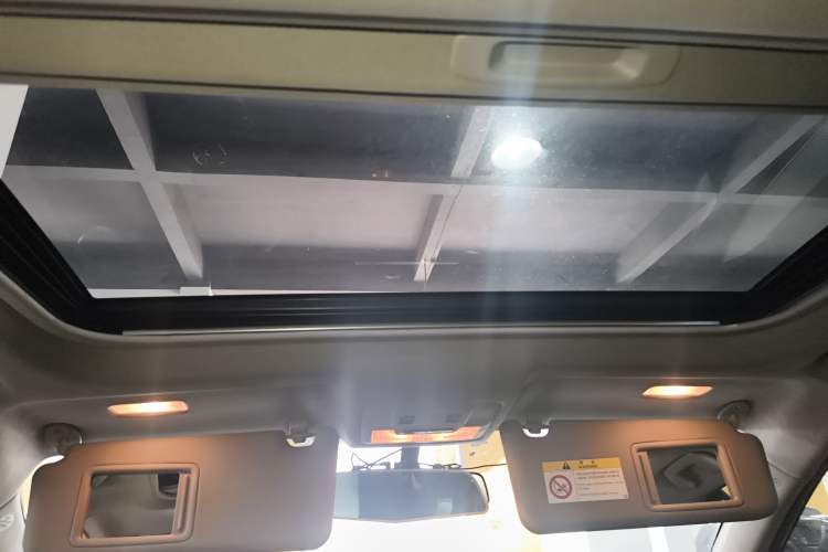 Used Toyota RAV4 2016 2.0L CVT Two-Wheel Drive Fashion Edition China V Standard Headliner