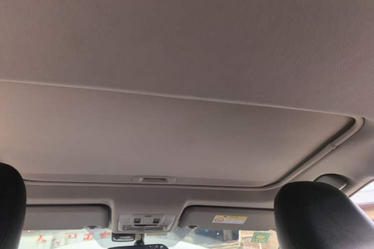 Used Toyota RAV4 2016 2.0L CVT Two-Wheel Drive Fashion Edition China V Standard Headliner