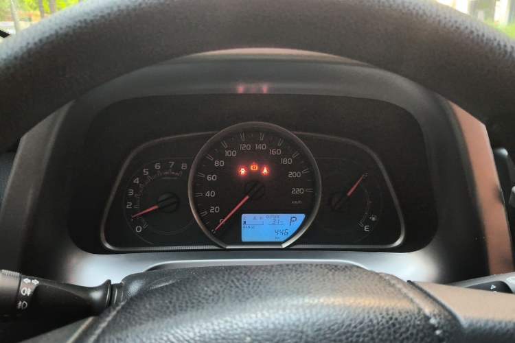Used Toyota RAV4 2016 2.0L CVT Two-Wheel Drive Fashion Edition China V Standard Instrument Cluster