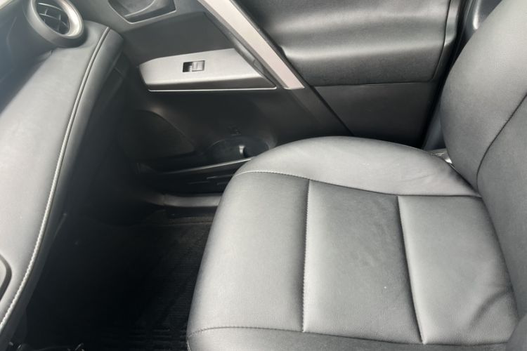 Used Toyota RAV4 2016 2.0L CVT Two-Wheel Drive Fashion Edition China V Standard Interior 11