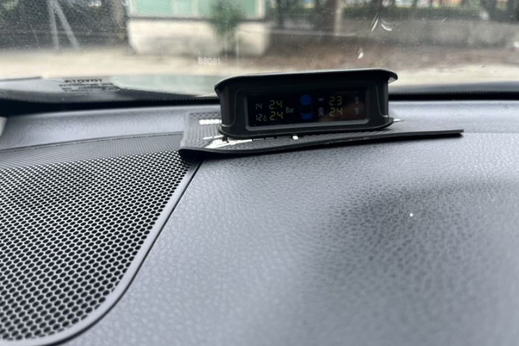 Used Toyota RAV4 2016 2.0L CVT Two-Wheel Drive Fashion Edition China V Standard Interior 2