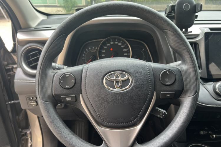 Used Toyota RAV4 2016 2.0L CVT Two-Wheel Drive Fashion Edition China V Standard Interior 9