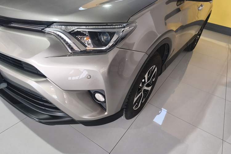 Used Toyota RAV4 2016 2.0L CVT Two-Wheel Drive Fashion Edition China V Standard Left Front Headlight