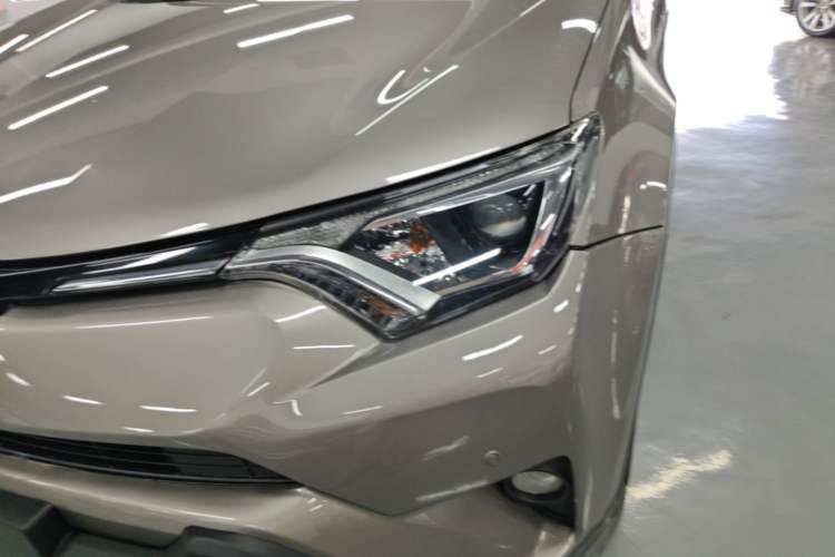 Used Toyota RAV4 2016 2.0L CVT Two-Wheel Drive Fashion Edition China V Standard Left Front Headlight