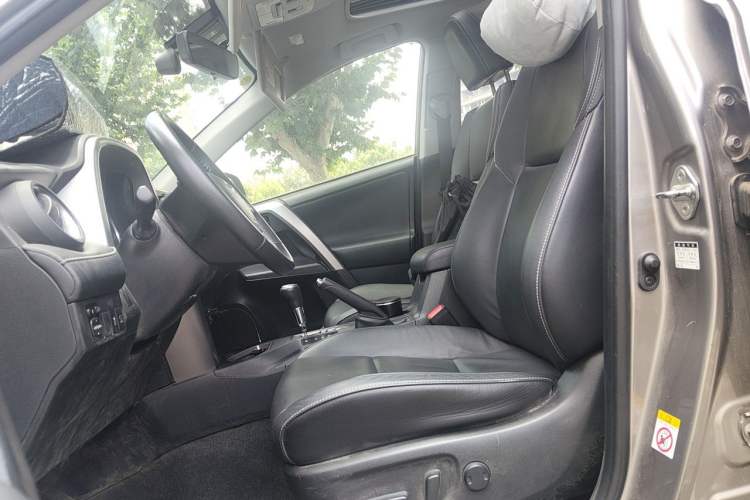 Used Toyota RAV4 2016 2.0L CVT Two-Wheel Drive Smart Edition China V Standard Left Front Seat