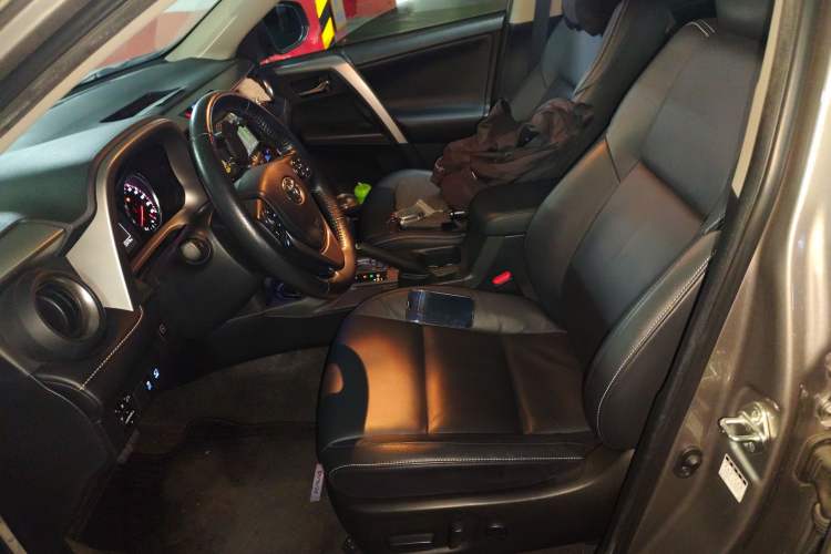 Used Toyota RAV4 2016 2.0L CVT Two-Wheel Drive Smart Edition China V Standard Left Front Seat