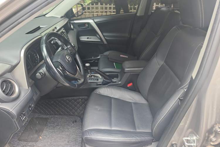 Used Toyota RAV4 2016 2.5L Automatic 4x4 Elite Edition Left Front Seat